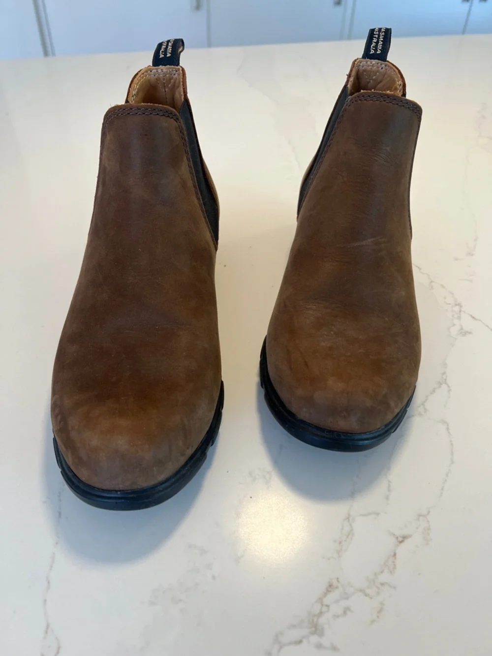 Blundstone Brown Chelsea Ankle Boots with Black Elastic Panels - Picture 4 of 8
